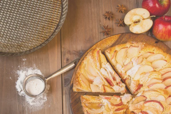 Традиційний осінній яблучний пиріг — стокове фото