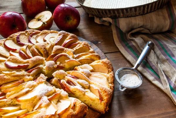 Традиційні яблучний пиріг — стокове фото