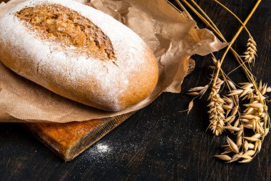 Güzel kokulu taze pişmiş çavdar ekmeği 