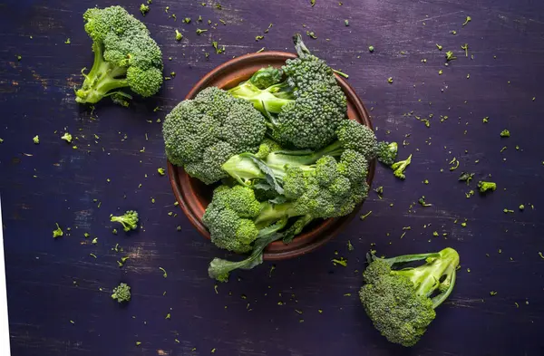 Fresh raw broccoli — Stock Photo, Image