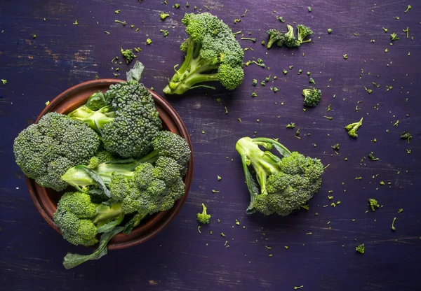 Fresh raw broccoli — Stock Photo, Image