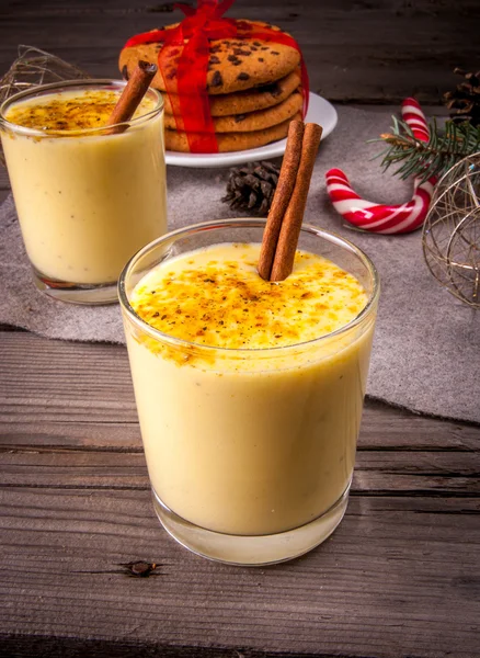 Traditional Christmas drink eggnog — Stock Photo, Image