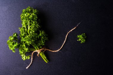 bir demet maydanoz