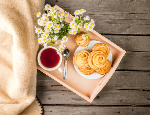 Cozy breakfast with freshly baked scones — Stock Photo, Image