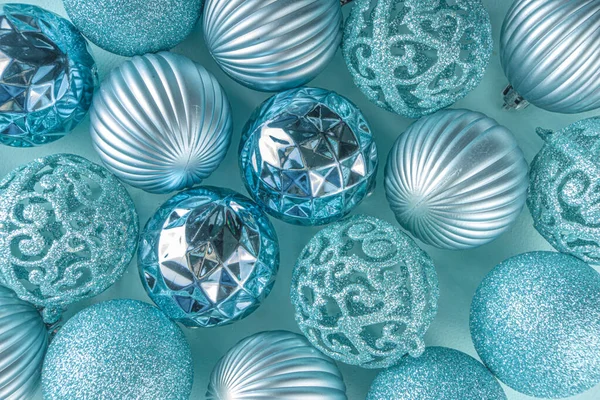 Χριστουγεννιάτικο Πανό Φόντο Μονόχρωμη Επίπεδη Lay Διάφορα Μπλε Μπάλες Διακόσμηση — Φωτογραφία Αρχείου