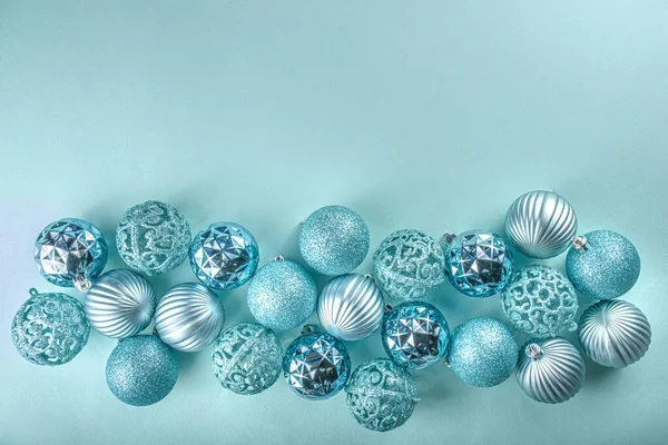 Bannière Festive Noël Fond Pose Plate Monochrome Avec Diverses Boules — Photo