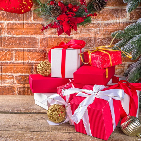 Різдвяний Фон Прикрасами Подарунковими Коробками Копіювати Простір — стокове фото