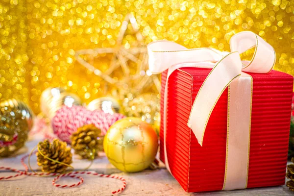 Kerstcadeau Feestelijke Achtergrond Red Xmas Geschenkdoos Met Wit Feestelijk Lint — Stockfoto