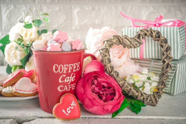 День Святого Валентина Фон Нежным Розовым Красным Белым Пионом Цветы — стоковое фото
