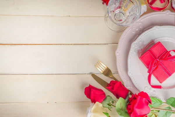 Mesa San Valentín Mesa Lugar Cena Con Platos Cubiertos Copa —  Fotos de Stock