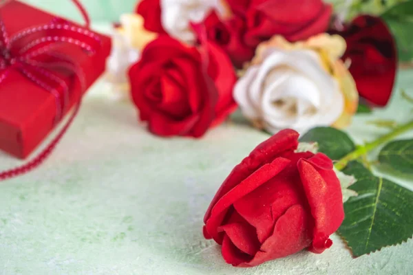 Valentinstag Geburtstag Muttertag Festliche Grußkarte Hintergrund Großer Strauß Weißer Roter — Stockfoto