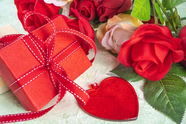 Valentinstag Geburtstag Muttertag Festliche Grußkarte Hintergrund Großer Strauß Weißer Roter — Stockfoto