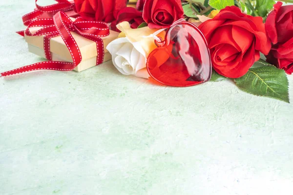 Valentinstag Geburtstag Muttertag Festliche Grußkarte Hintergrund Großer Strauß Weißer Roter — Stockfoto