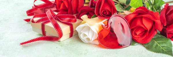 Valentinstag Geburtstag Muttertag Festliche Grußkarte Hintergrund Großer Strauß Weißer Roter — Stockfoto