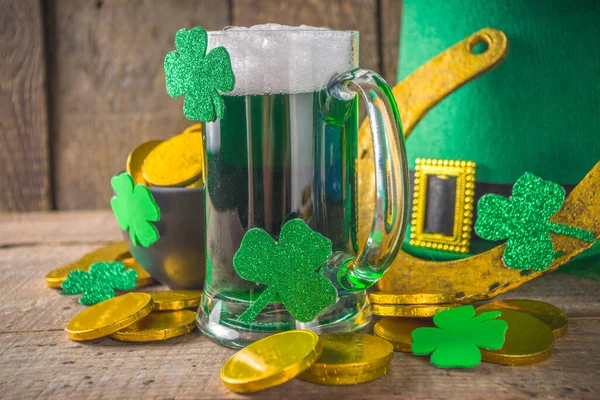 Menu Baru Patrick Day Tle Green Beer Glass Horseshoe Shamrock — Zdjęcie stockowe