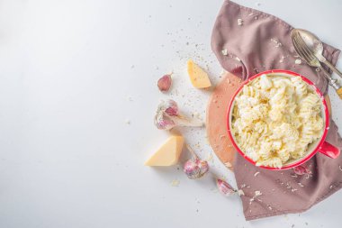 Peynirli makarna, Amerikan usulü peynirli makarna peynirli peynirli makarna. 