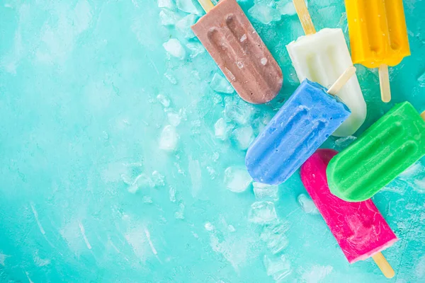 Выбор Яркого Разноцветного Мороженого Эскимо Различные Мороженое Замороженные Леденцы Шоколадный — стоковое фото