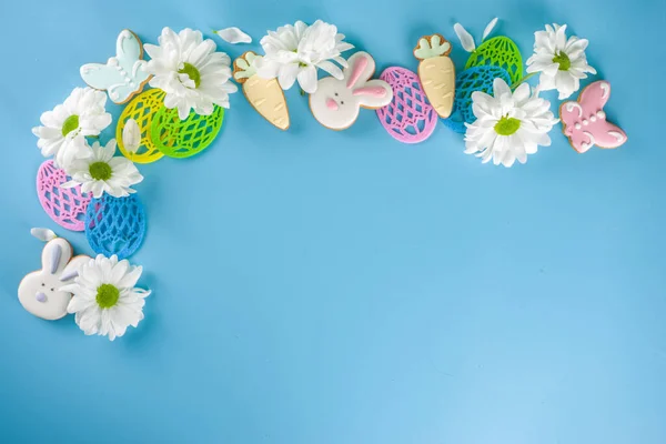 Sfondo Poster Pasquale Con Uova Pasqua Nidi Sfondo Azzurro Biglietto — Foto Stock