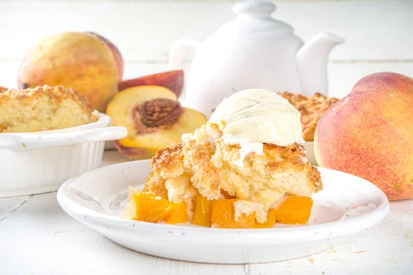 Delicious Summer Peach Cobbler Homemade Sweet Summer Pie Peaches Vanilla — Stock Photo, Image