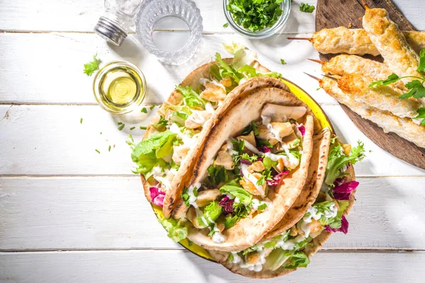 Comida Mediterránea Doner Kebap Taco Shawarma Sándwich Giroscopios Envueltos Griego —  Fotos de Stock