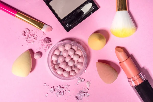 Set Van Cosmetische Producten Met Roze Make Zak Felroze Achtergrond — Stockfoto