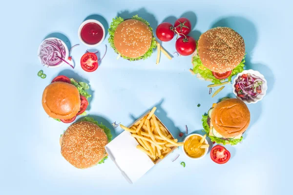 Jedzenie Szybko Przyjęcie Burgerami Różne Pyszne Hamburgery Zestaw Frytkami Sosami — Zdjęcie stockowe