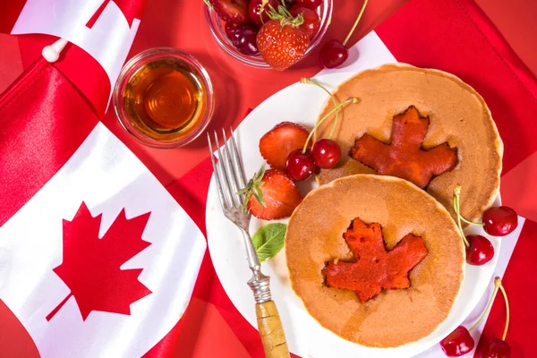 Kanada Tag Konzept Brunch Menü Hintergrund Stapel Von Roten Und — Stockfoto