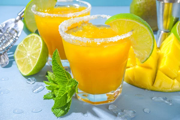 Cocktail Estivo Freddo Margarita Mango Con Tequila Fette Lime Salata — Foto Stock