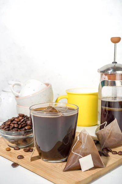 Instant Vers Gebrouwen Kopje Koffie Uit Zak Trendy Variëteit Van — Stockfoto