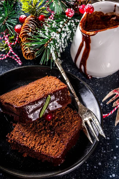 Шоколадный Пряничный Торт Праздничном Фоне Традиционный Пряничный Торт Темной Шоколадной — стоковое фото