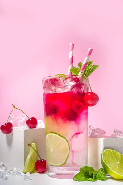 Bevanda Estiva Fredda Rinfrescante Ciliegia Cola Limeade Mojito Cocktail Limonata — Foto Stock