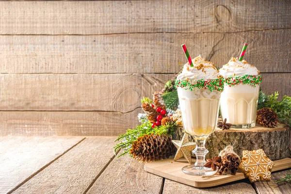 Festive Christmas Drinking Eggnog Milkshake Cocktail Ice Cream Rapped Cream — 스톡 사진