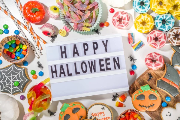 Conjunto Várias Guloseimas Clássicas Halloween Fundo Branco Seleção Variedade Biscoitos — Fotografia de Stock