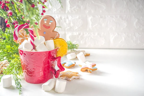 Conjunto Biscoitos Gengibre Natal Doces Ficar Copo Festivo Vermelho Natal — Fotografia de Stock