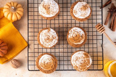Pumpkin Pie Crumble Cookies Homemade Copycat Recipe. Tasty autumn american Crumble Cookies with Pumpkin Pie Spices and Whipped cream frosting on top, fall seasonal taste idea