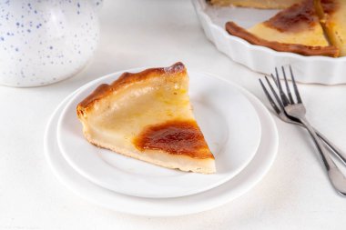 Geleneksel Amerikan Su Pastası pişirmek için gereken malzemeler - turta kabuğu, su, un, tereyağı ve şeker. Büyük Buhran dönemi tarifi, şeffaf kremalı tatlı pasta.