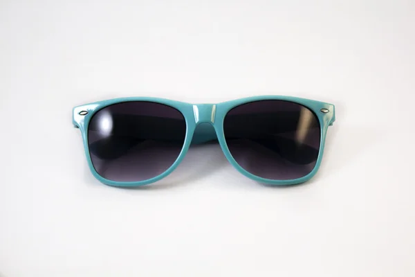 Objeto aislado sobre fondo blanco gafas azules estilo sol — Foto de Stock