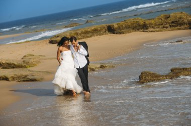 Düğün Romance - gelin ve damat sahilde