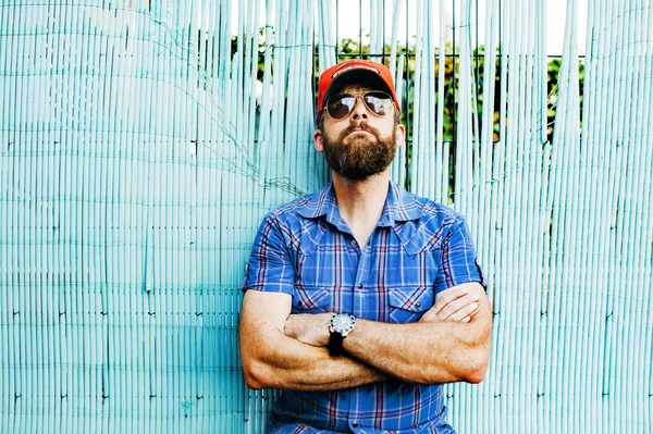 hipster kap ve gözlük ile