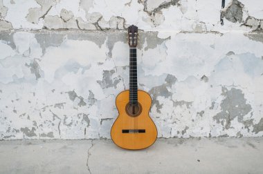 Sokakta İspanyol gitar