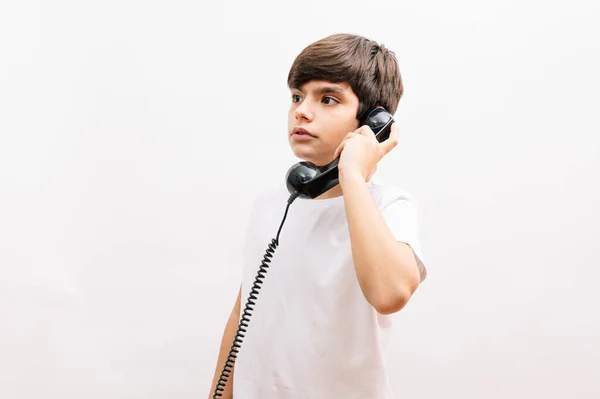 Niño Hablando Por Teléfono Vintage —  Fotos de Stock