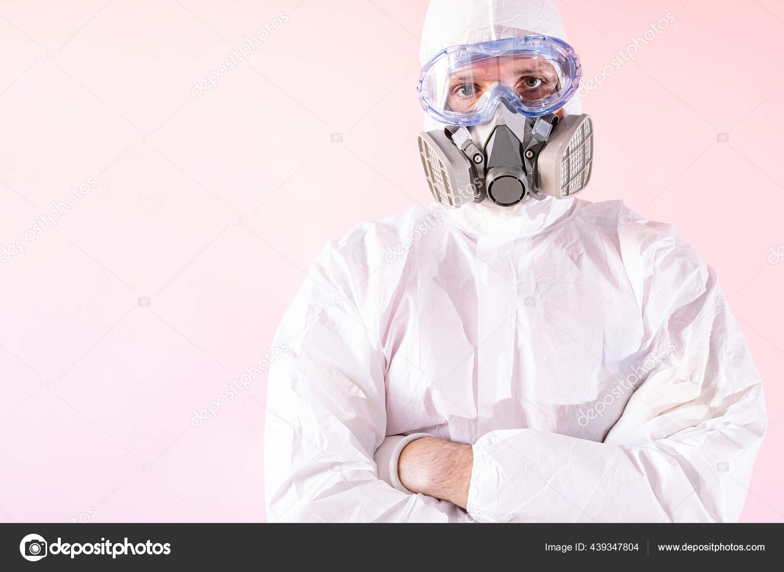 保護服や作業服を着た男性看護師の肖像画 保護ゴーグルやマスクを着用 ストック写真 C Karrastock Gmail Com