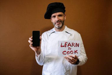 Erkek aşçı akıllı telefon ve 