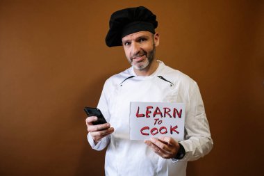 Erkek aşçı akıllı telefon ve 