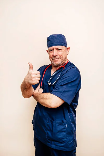 Retrato Estudio Médico Veterano Traje Quirófano — Foto de Stock