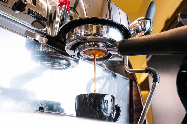 Espresso Stroj Pracující Kavárně — Stock fotografie