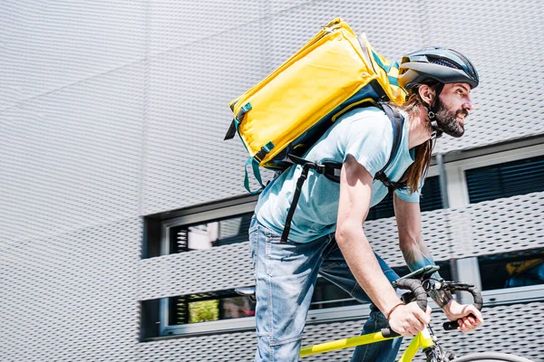 Man Die Voedsel Levert Koerier Hoge Snelheid Door Stad — Stockfoto