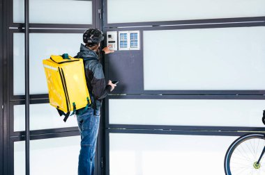 Kurye eve yemek servisi..