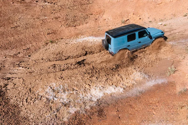 4X4 Vehicle Full Action Going Large Puddle Water Mud Concept — Stockfoto