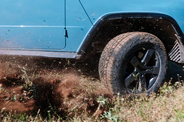 Close Tire 4X4 Vehicle Full Action Splashing Mud Water Road — 스톡 사진